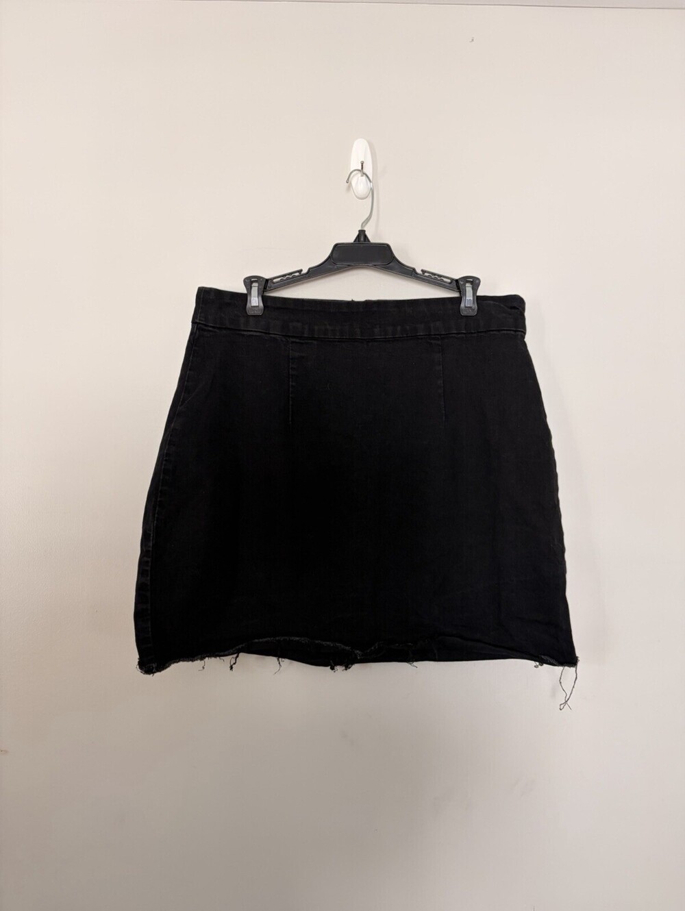 Forever 21+ 1X Women's Black Mini Skirt Stretch Denim Exposed Zipper Raw Hem